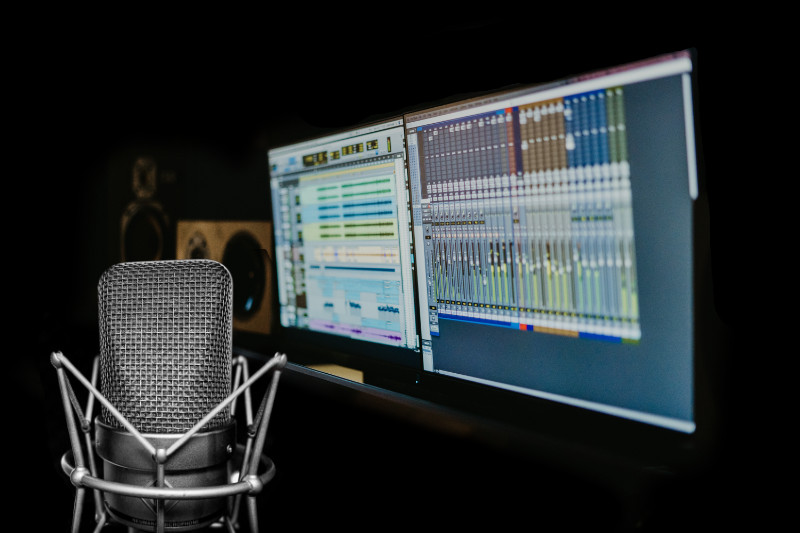 Console Monitors-Neumann